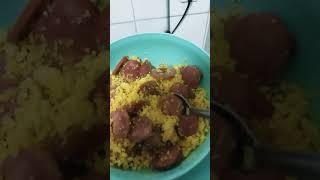 arroz com linguiça e cucuz com linguiça defumada ( jantar).