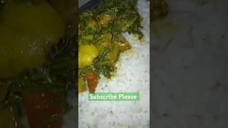 Palak Aalu ki Sabji ll #eating #shorts #shortvideo #palakaloo #aloopalak