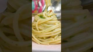 Pasta aglio e olio. Perfekt in nur 10 Minuten. Das ganze Rezept hier auf meinem Kanal! #pasta