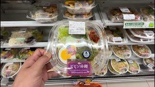 10 Eating Korean food at 7-Eleven Japan