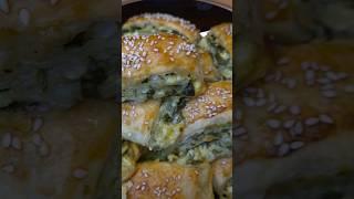 Чудесные рулетики из шпината и творога. Божественно вкусно. #рулет #рулетизшпината #рулетсошпинатом