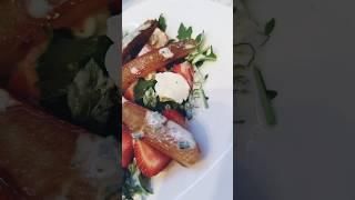 Салат с клубникой, грушей, рукколой и мятой рецепт | Летний ПП салат #youtube #shorts