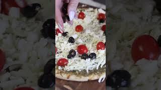 Mediterranean Flatbread Pizza #easyrecipes #dinnerideas #recipe