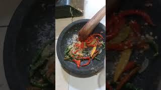 Buat sambel dan Masak sayur Bayam Goreng tempe itu sudah nikmat