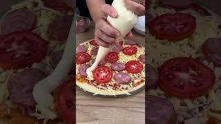 Eu descobri a pizza mais rápida do mundo. Pronta em 5 minutos.